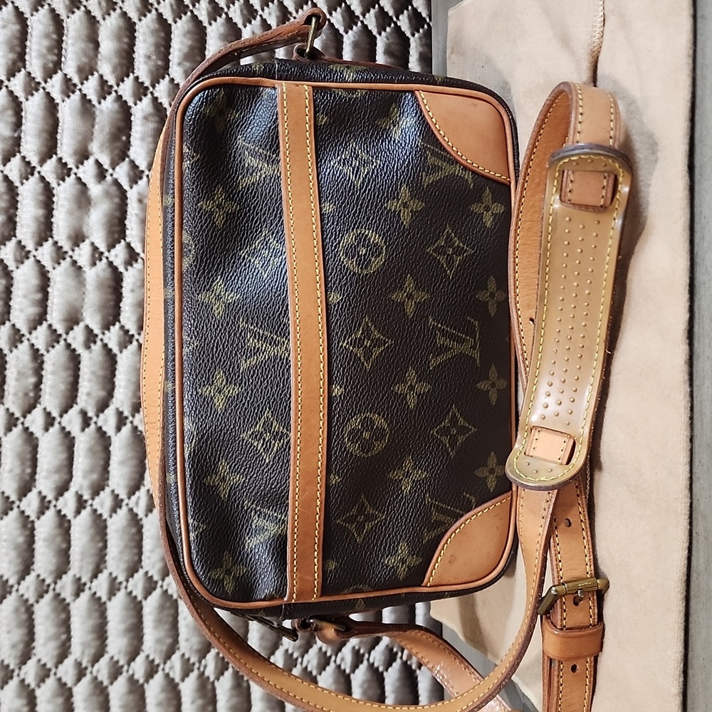 AUTHENTIC Louis Vuitton vintage TROCADERO 23 Monogram Crossbody Bag